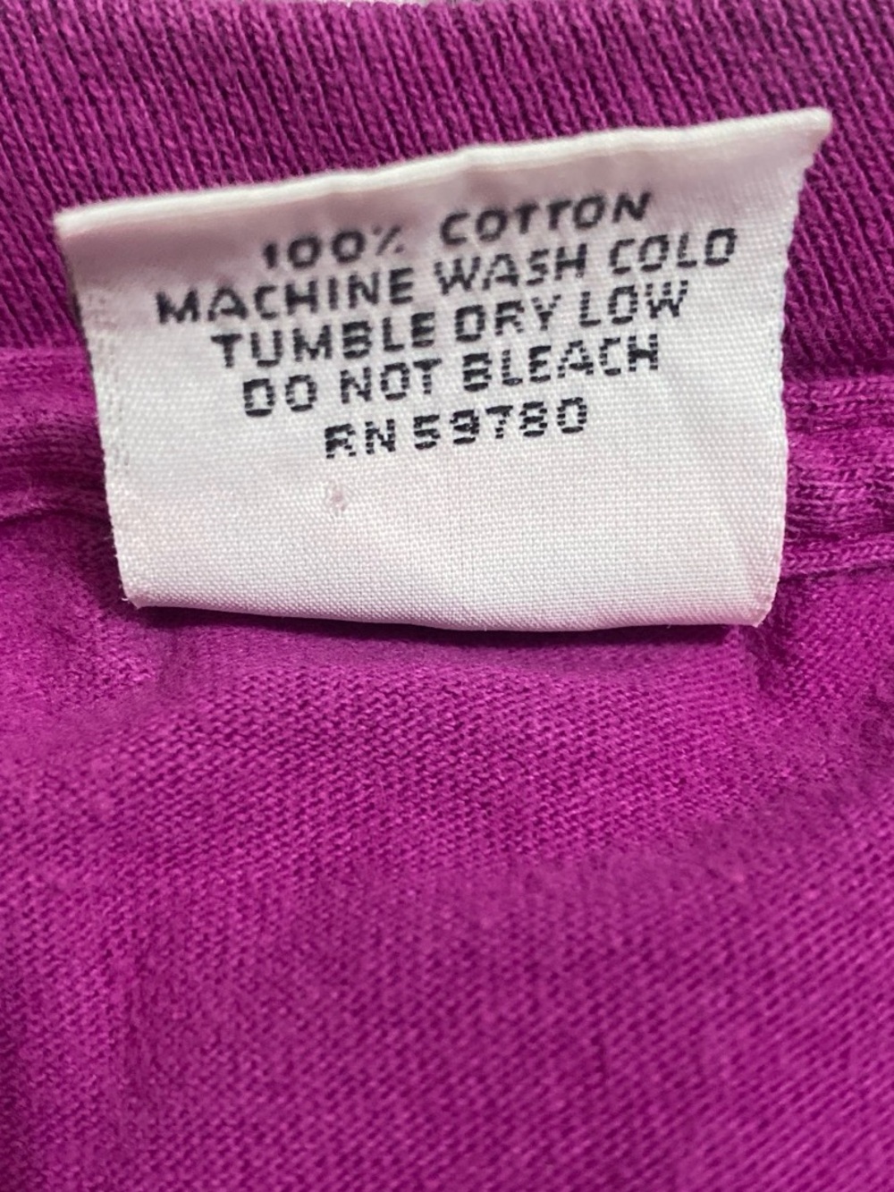 Vintage Guess T-Shirt - Picture 4 of 8